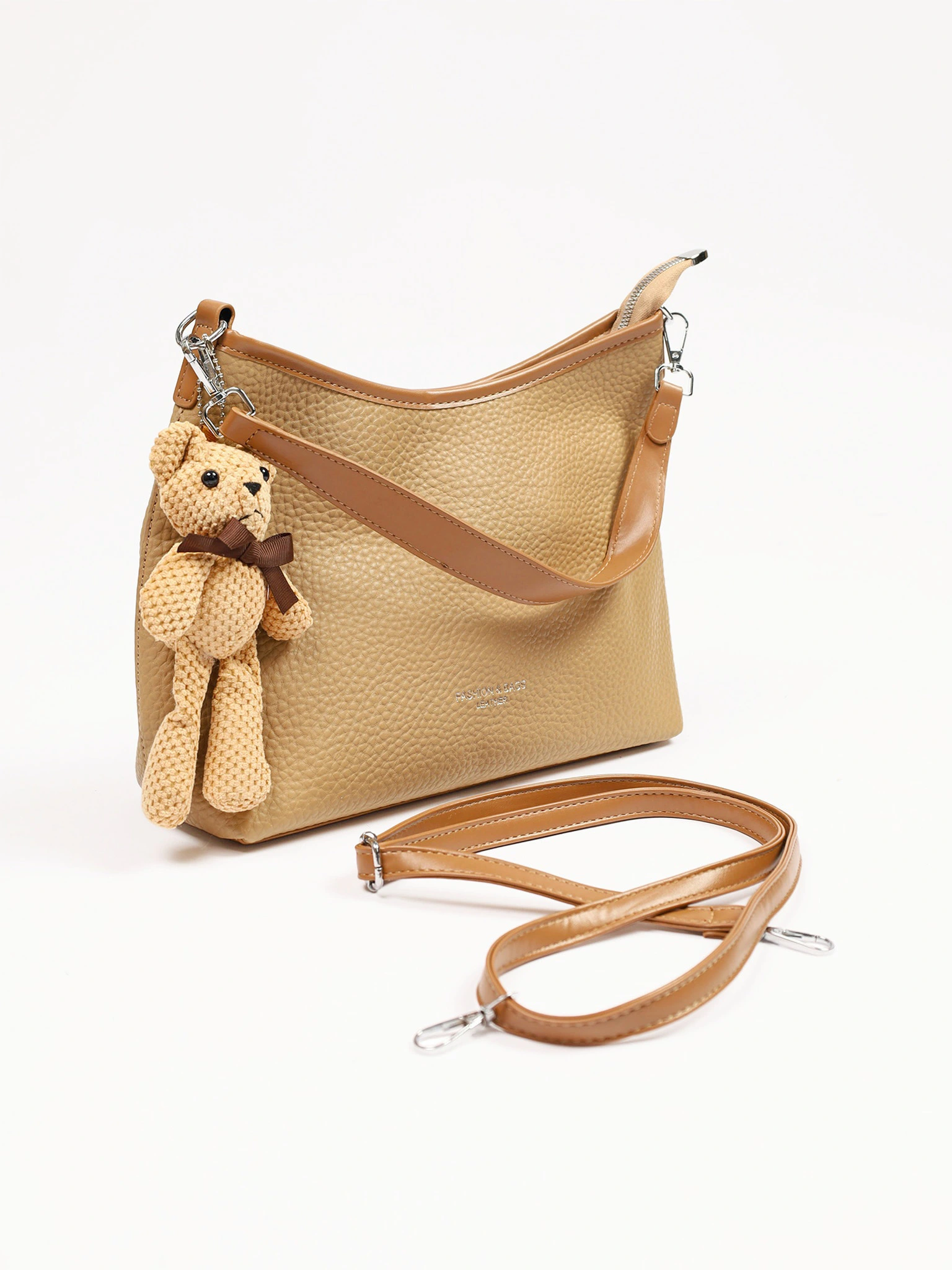 Сумка-кроссбоди  с декоративным брелком в ассортименте